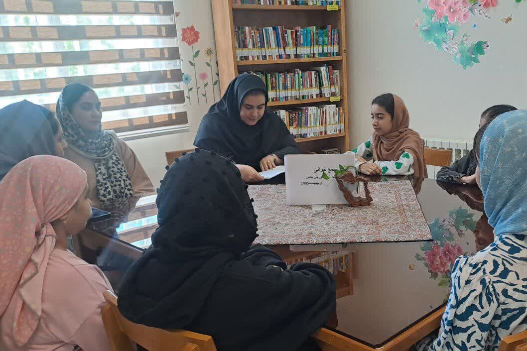 حال خوش خواندن در کتابخانه عمومی شهدای شهر قورچیباشی