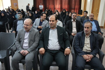 آیین رونمایی از کتاب «دختر خمین»