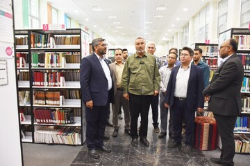 بازدید رئیس کمسیون عمران مجلس از کتابخانه شهید آیت الله دستغیب