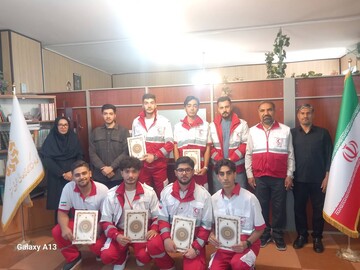 تجلیل از اعضا هلال احمر