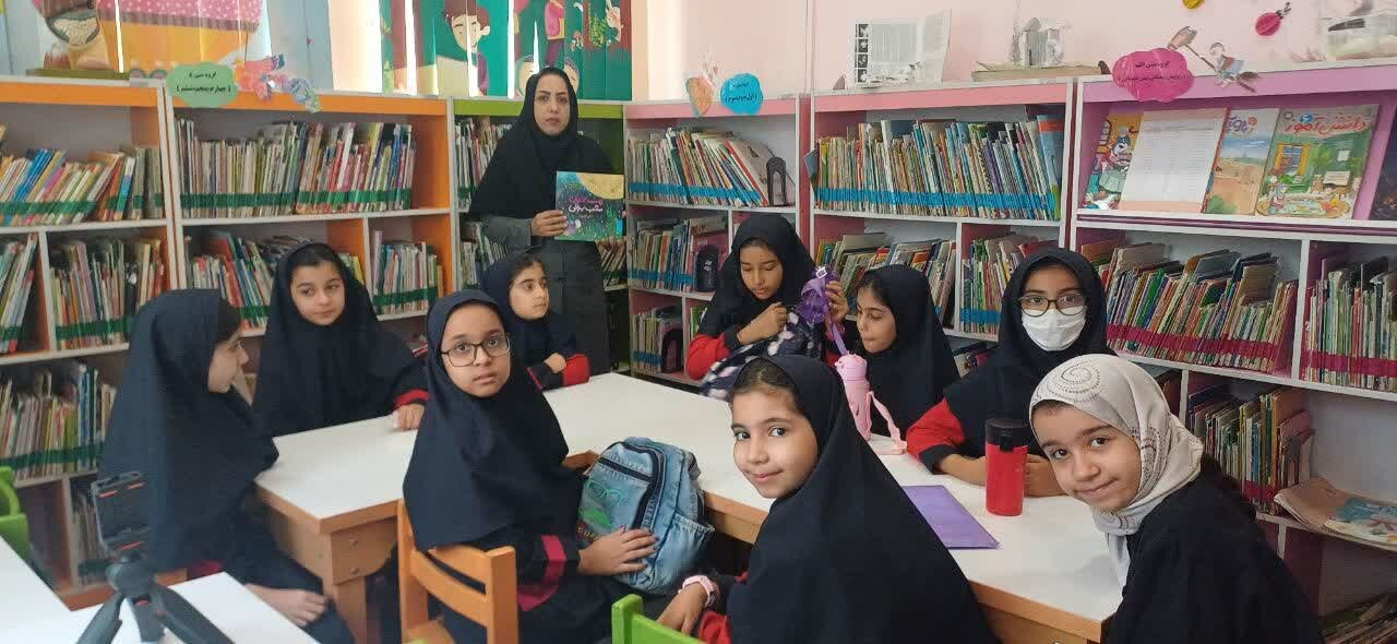 اجرای برنامه های کتاب محور با حضور اعضای کودک و نوجوان کتابخانه