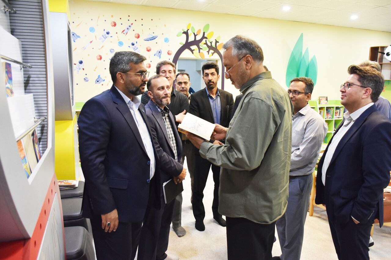 کتابخانه عمومی «شهید آیتالله دستغیب» از مجموعههای ارزشمند فارس است
