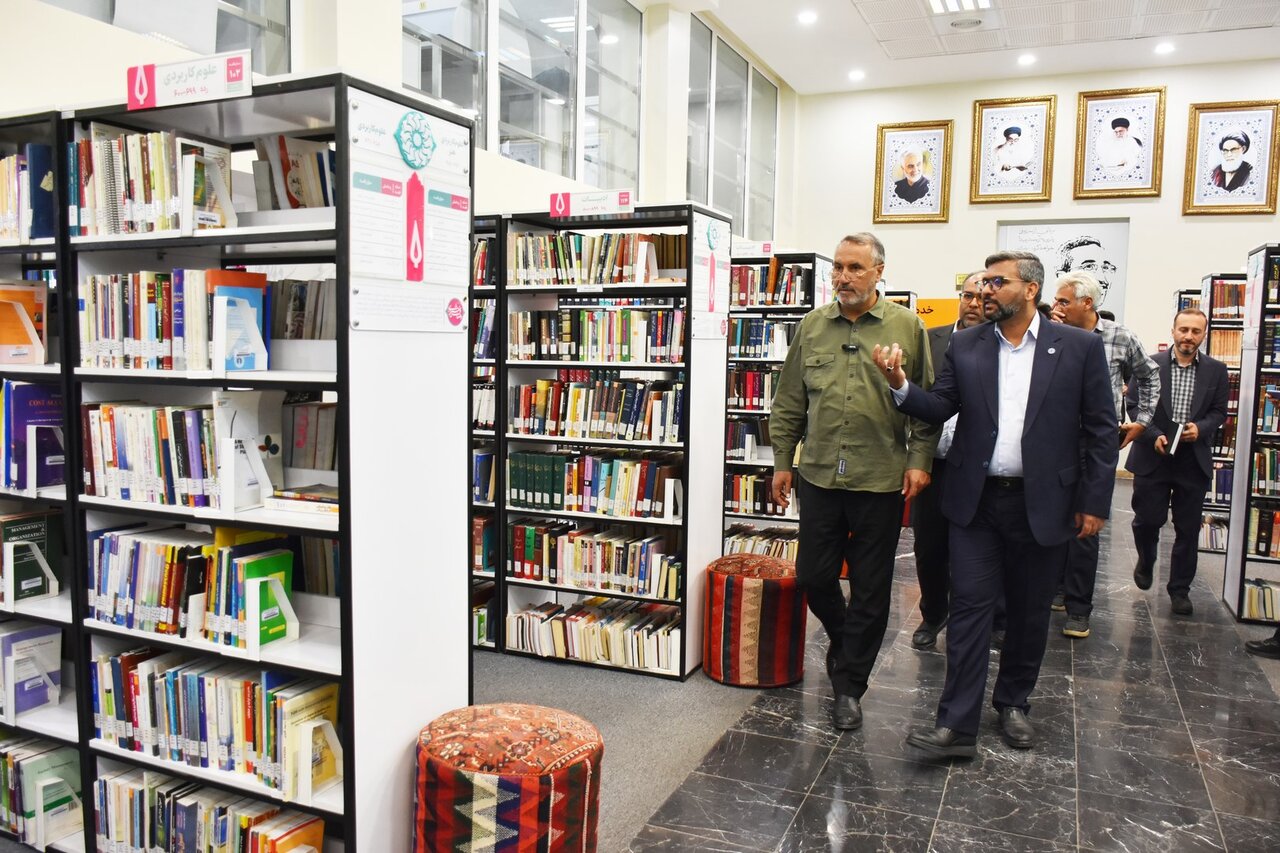 کتابخانه عمومی «شهید آیتالله دستغیب» از مجموعههای ارزشمند فارس است