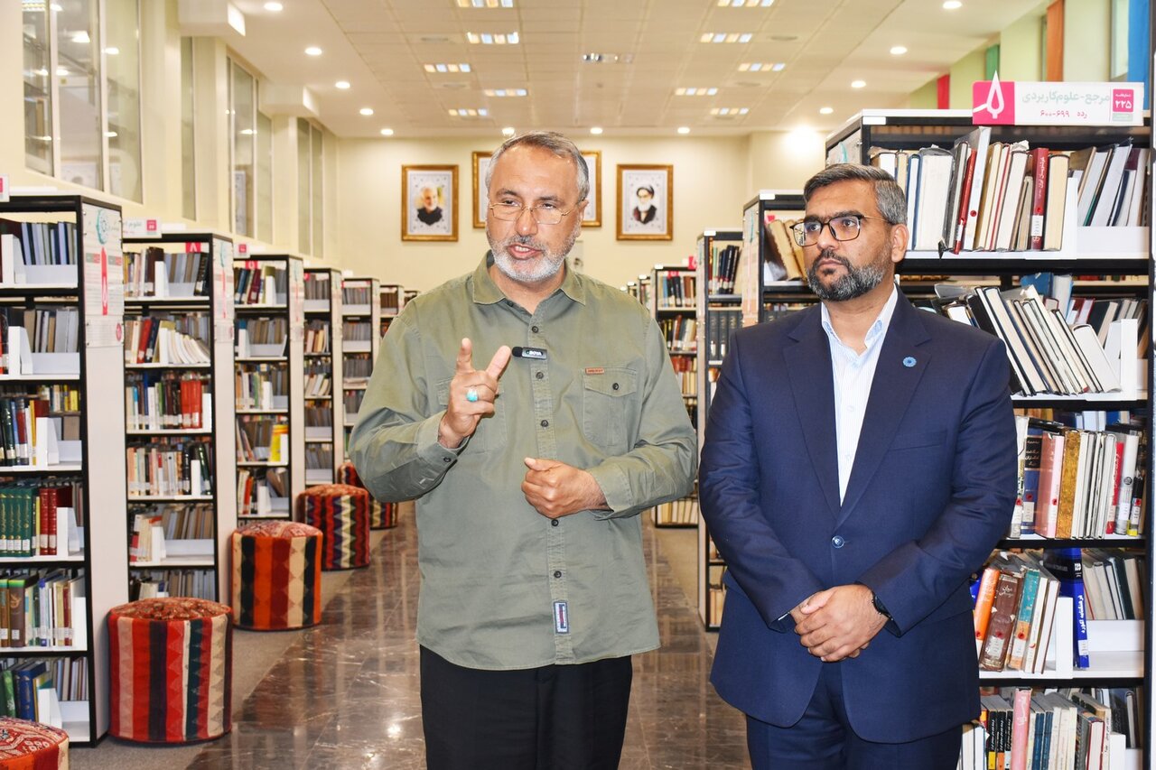 کتابخانه عمومی «شهید آیتالله دستغیب» از مجموعههای ارزشمند فارس است