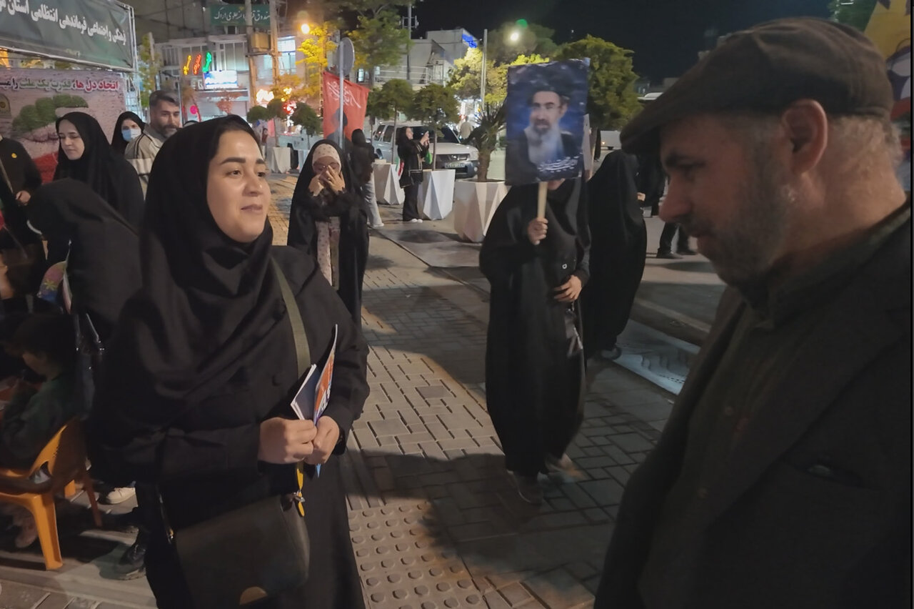 «آقای ایرانشهر» با حضور نویسنده کتاب در میدان شهدای اراک معرفی شد