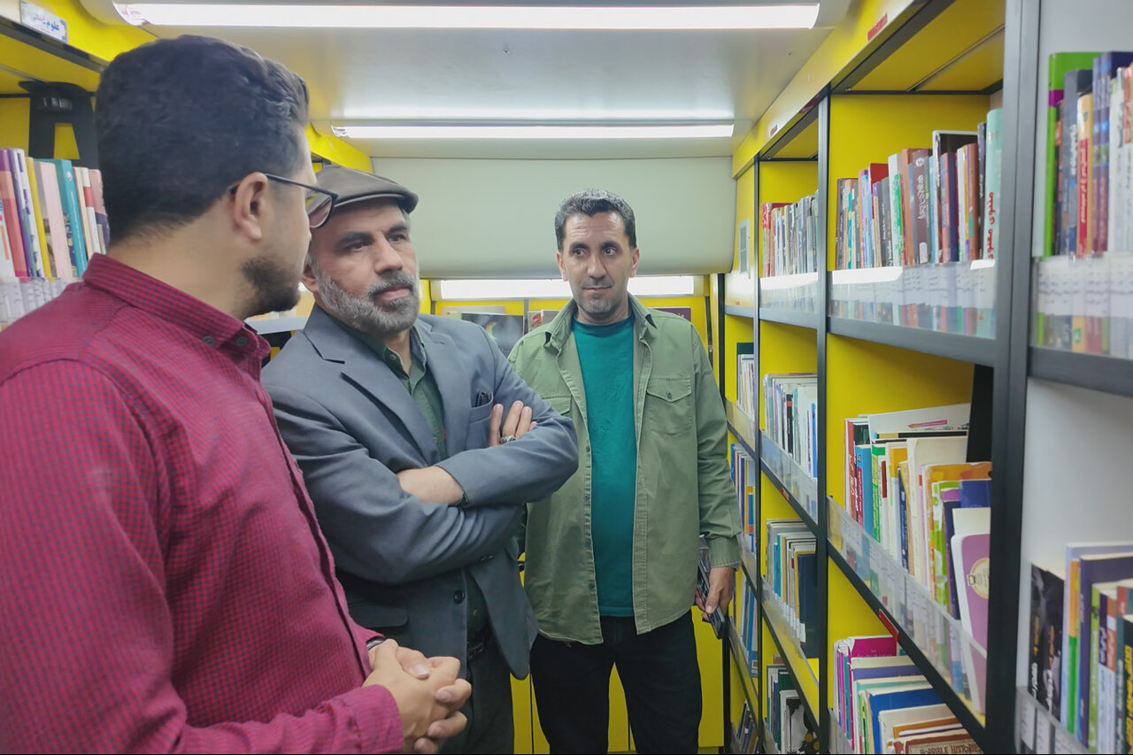 «آقای ایرانشهر» با حضور نویسنده کتاب در میدان شهدای اراک معرفی شد