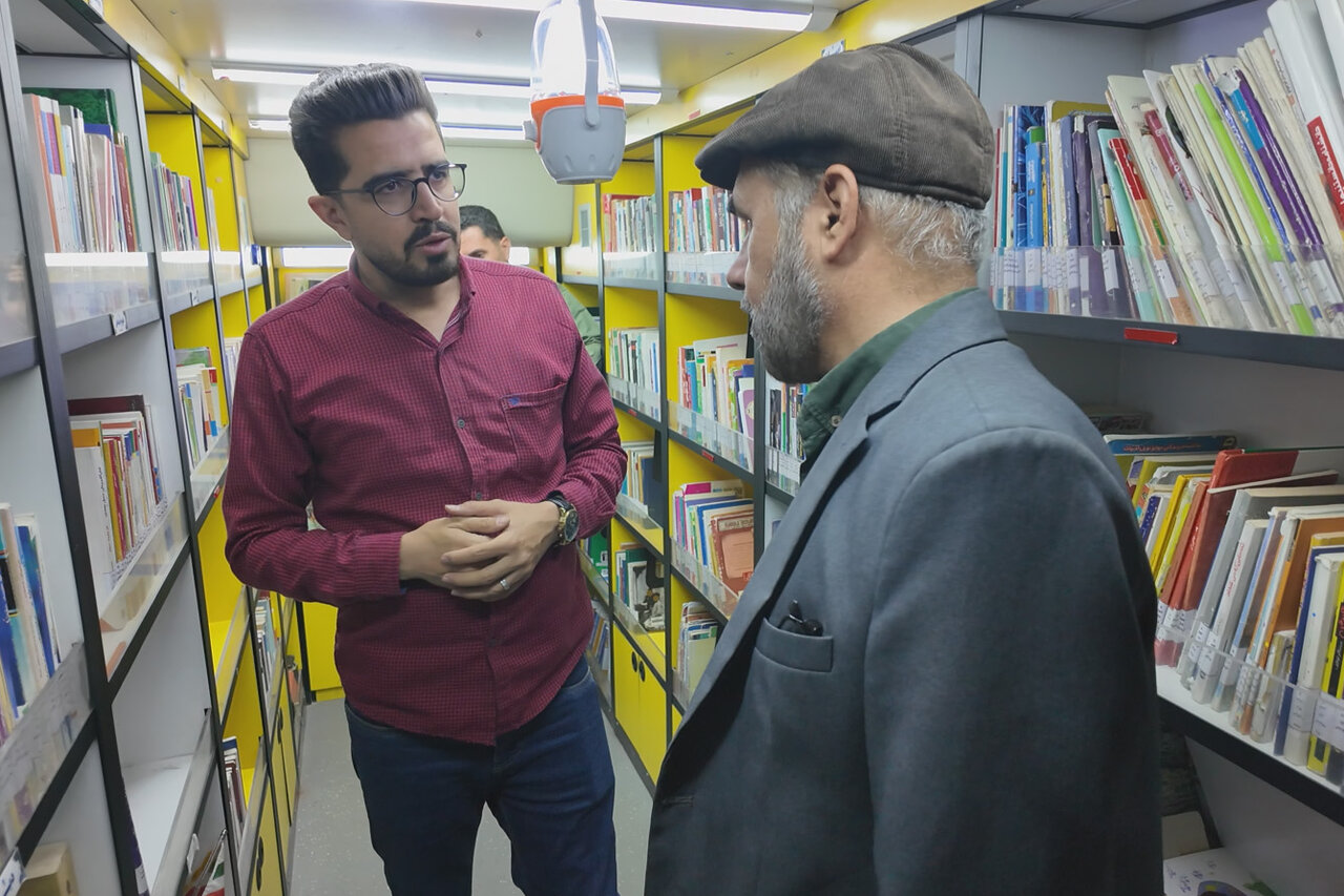 «آقای ایرانشهر» با حضور نویسنده کتاب در میدان شهدای اراک معرفی شد