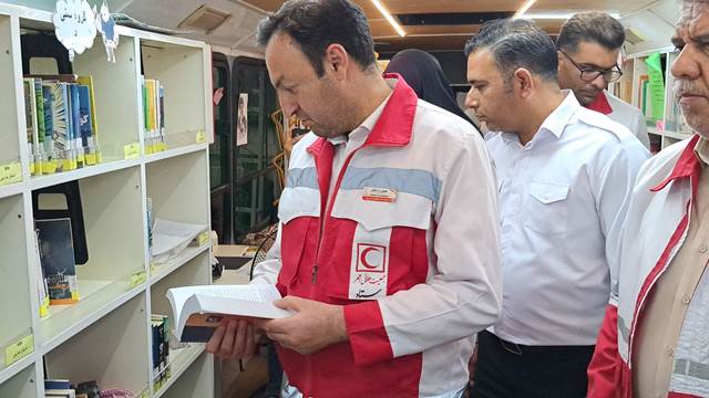 مدیرعامل هلال احمر سمنان از کتابخانه سیار شاهرود بازدید کرد
