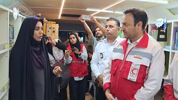 مدیرعامل هلال احمر سمنان از کتابخانه سیار شاهرود بازدید کرد