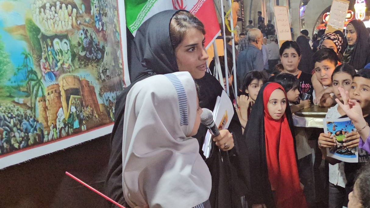 برپایی موکب فرهنگی کتابخانه عمومی حر ریاحی شوش؛ پیوند شور انقلابی با ترویج کتاب و فرهنگ