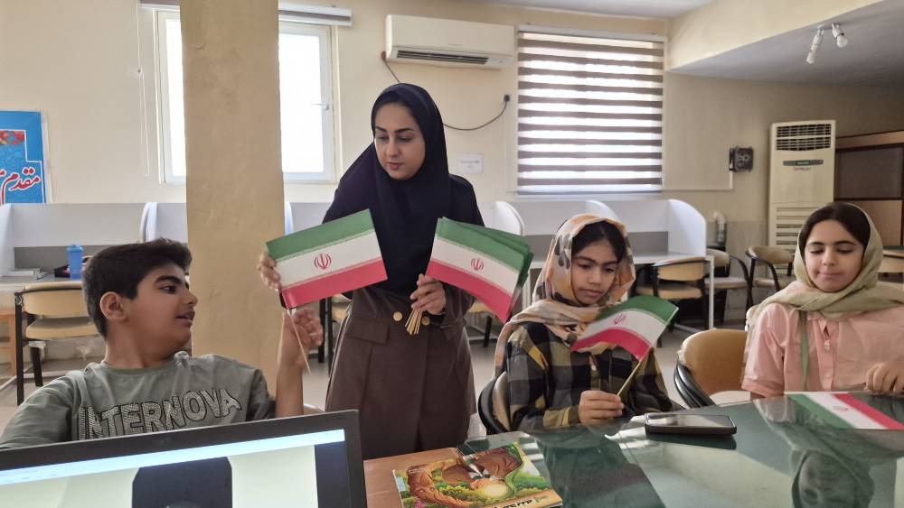 «ایستاده برای ایران»؛ روایت عشق به وطن در کتابخانه شهید مطهری رامشیر