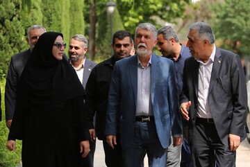 آیین بهره‌برداری از ۱۰ دستگاه خودروی کتابخانه عمومی سیار