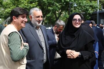 آیین بهره‌برداری از ۱۰ دستگاه خودروی کتابخانه عمومی سیار