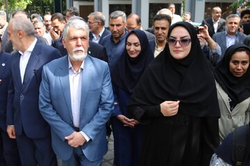 آیین بهره‌برداری از ۱۰ دستگاه خودروی کتابخانه عمومی سیار