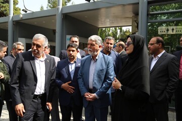 آیین بهره‌برداری از ۱۰ دستگاه خودروی کتابخانه عمومی سیار