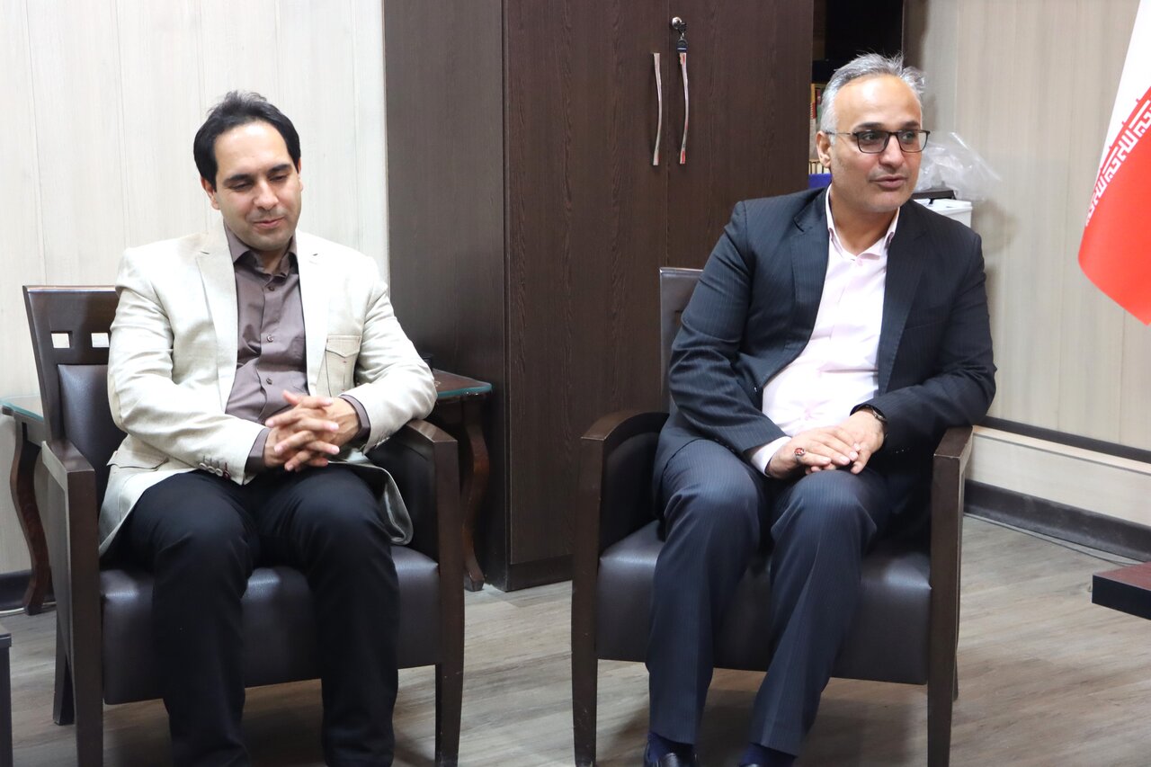 تجلیل از مدیرعامل هلال‌احمر یزد با همت اداره کل کتابخانه های عمومی استان