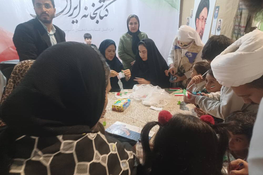 رئیس کل دادگستری استان ایلام از غرفه کتابخانهها بازدید کرد