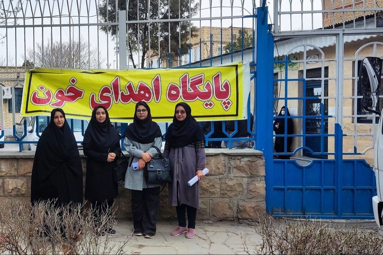 اهدای خون کتابداران چنارانی در امتداد خط مقدم «دفاع مقدس سوم»