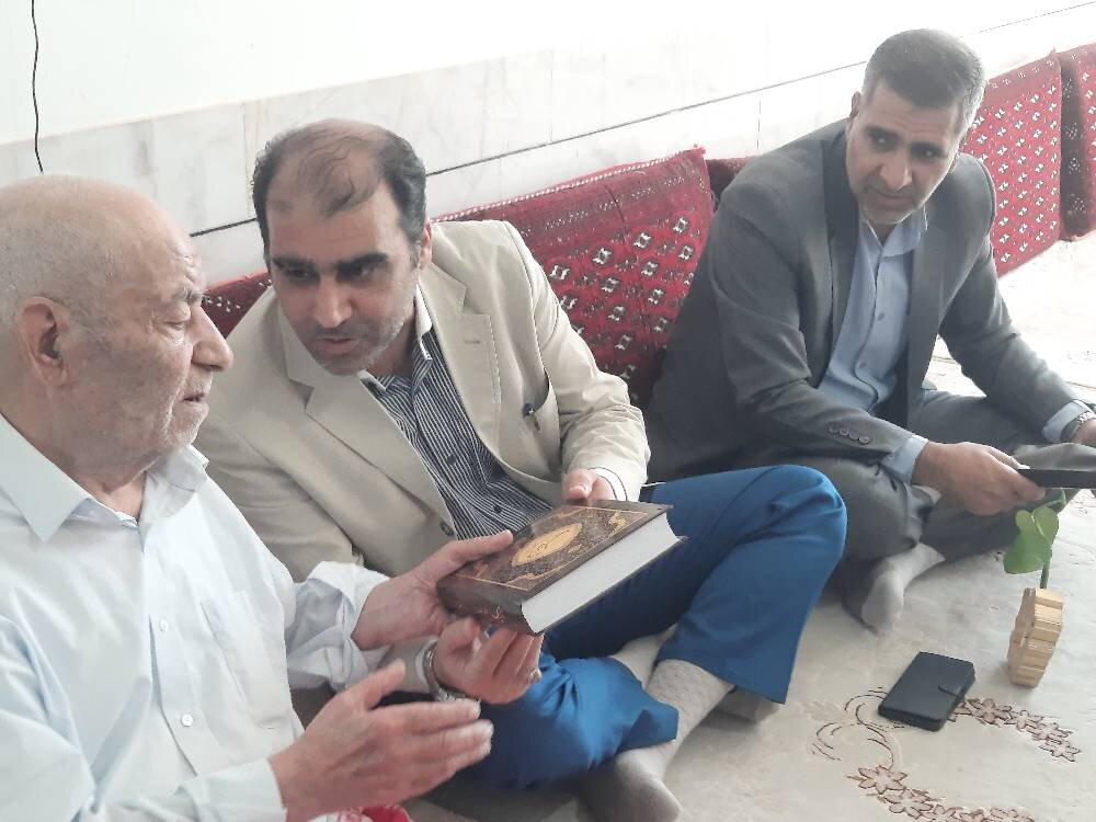 گفت‌وگو با کتابداران و بررسی پروژه‌های عمرانی کتابخانه‌ها