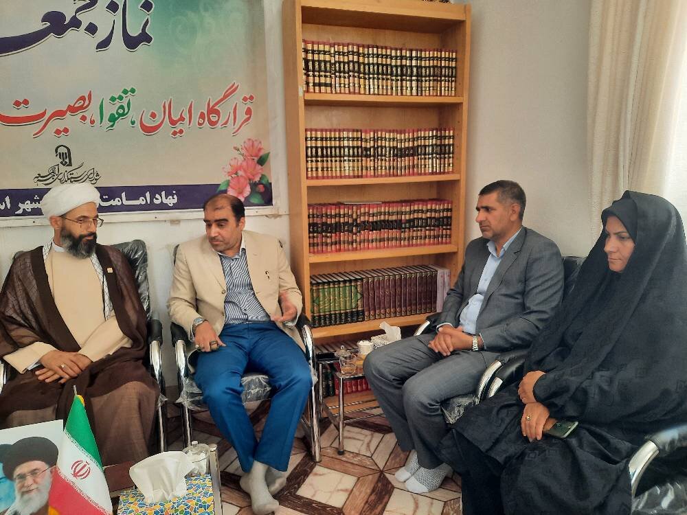 گفت‌وگو با کتابداران و بررسی پروژه‌های عمرانی کتابخانه‌ها