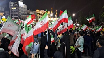 برپایی میز خدمت اداره کتابخانه های عمومی شهرستان شمیرانات