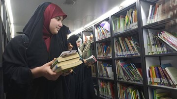 برپایی میز خدمت اداره کتابخانه های عمومی شهرستان شمیرانات