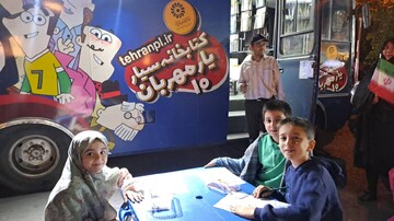 برپایی میز خدمت اداره کتابخانه های عمومی شهرستان شمیرانات