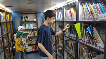 برپایی میز خدمت اداره کتابخانه های عمومی شهرستان شمیرانات
