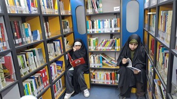 برپایی میز خدمت اداره کتابخانه های عمومی شهرستان شمیرانات