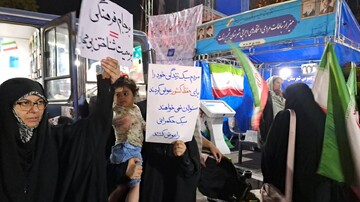 برپایی میز خدمت اداره کتابخانه های عمومی شهرستان شمیرانات