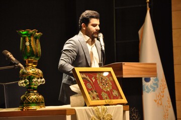 عصر شعر زمزمه قدسیان