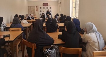کارگاه آموزشی جوانی جمعیت و فرزند آوری در کتابخانه عمومی جنت