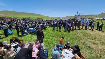 خدمات‌رسانی کتابخانه سیار قزوین در جشنواره ایلات و عشایر استان