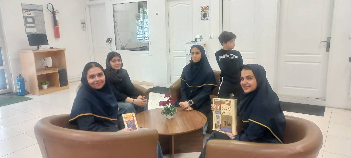 برنامه های شاهنامه خوانی با حضور علاقهمندان به ادبیات حماسی در کتابخانه های استان تهران