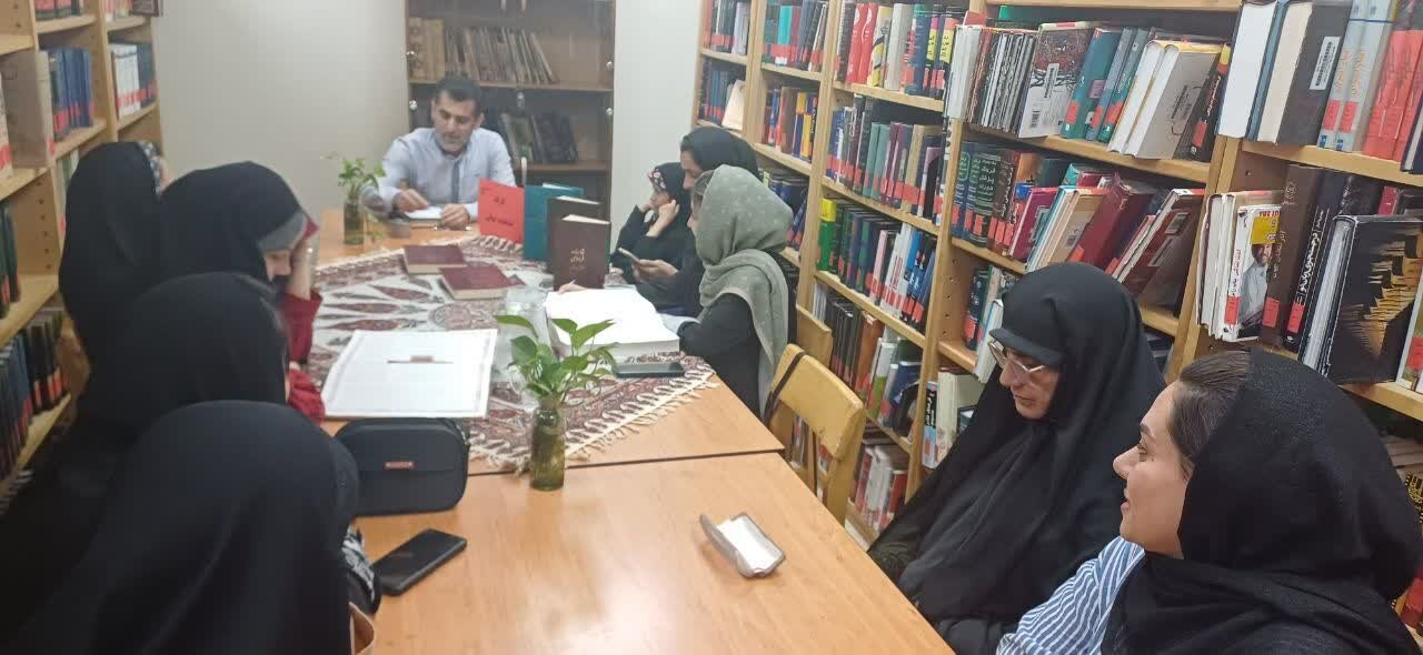 برنامه های شاهنامه خوانی با حضور علاقهمندان به ادبیات حماسی در کتابخانه های استان تهران