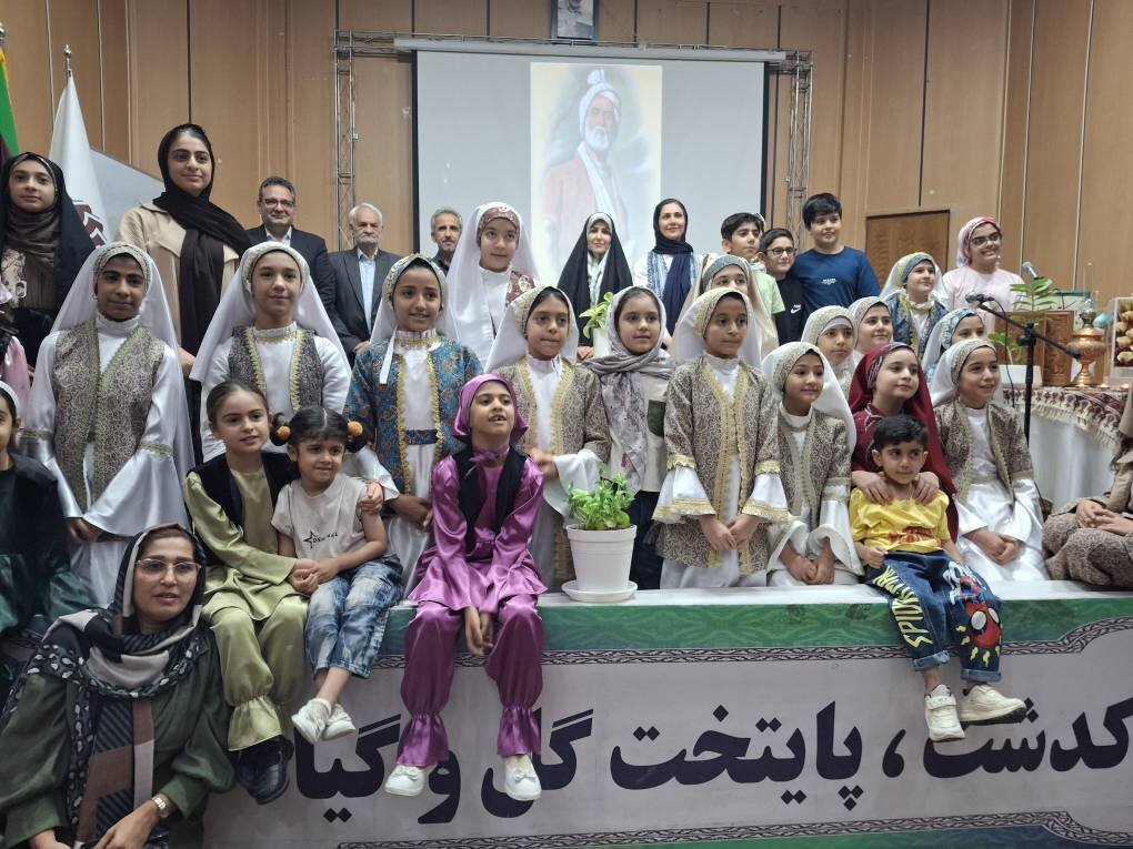 محفل ادبی «بر بلندای سخن» در کتابخانه امام جعفر صادق علیه السلام پاکدشت