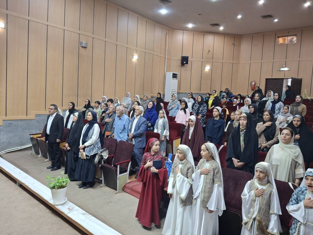 محفل ادبی «بر بلندای سخن» در کتابخانه امام جعفر صادق علیه السلام پاکدشت