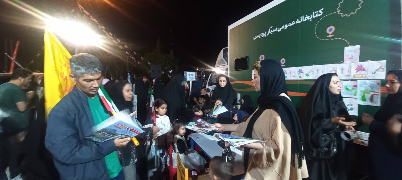 آغاز بهکار نخستین کتابخانه سیار پردیس در تجمعات شبانه شهرستان