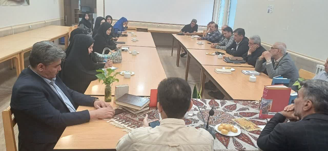 دومین نشست دورهمی کتابخوان پیشکسوتان، نویسندگان و شاعران شهرستان پیشوا