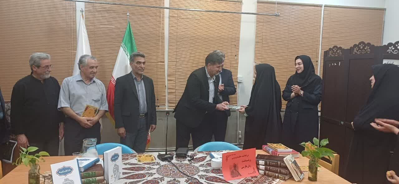 دومین نشست دورهمی کتابخوان پیشکسوتان، نویسندگان و شاعران شهرستان پیشوا