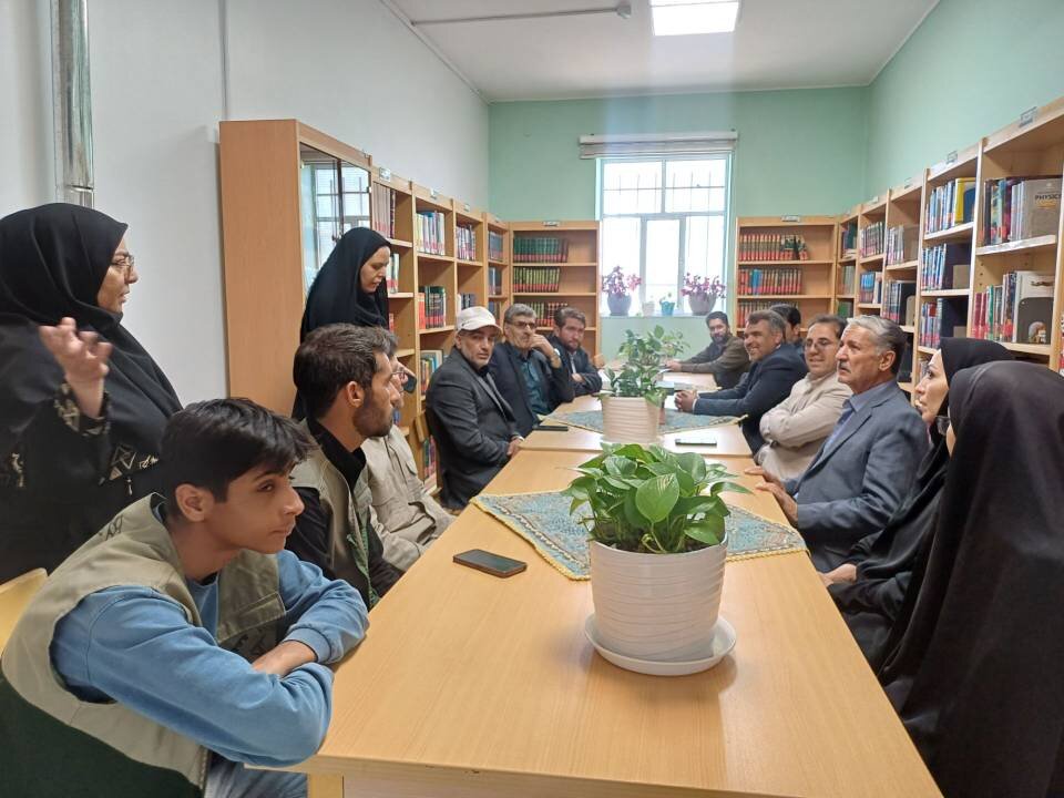 بازدید فرماندار و رئیس انجمن کتابخانه های عمومی رابر از کتابخانه های عمومی این شهرستان