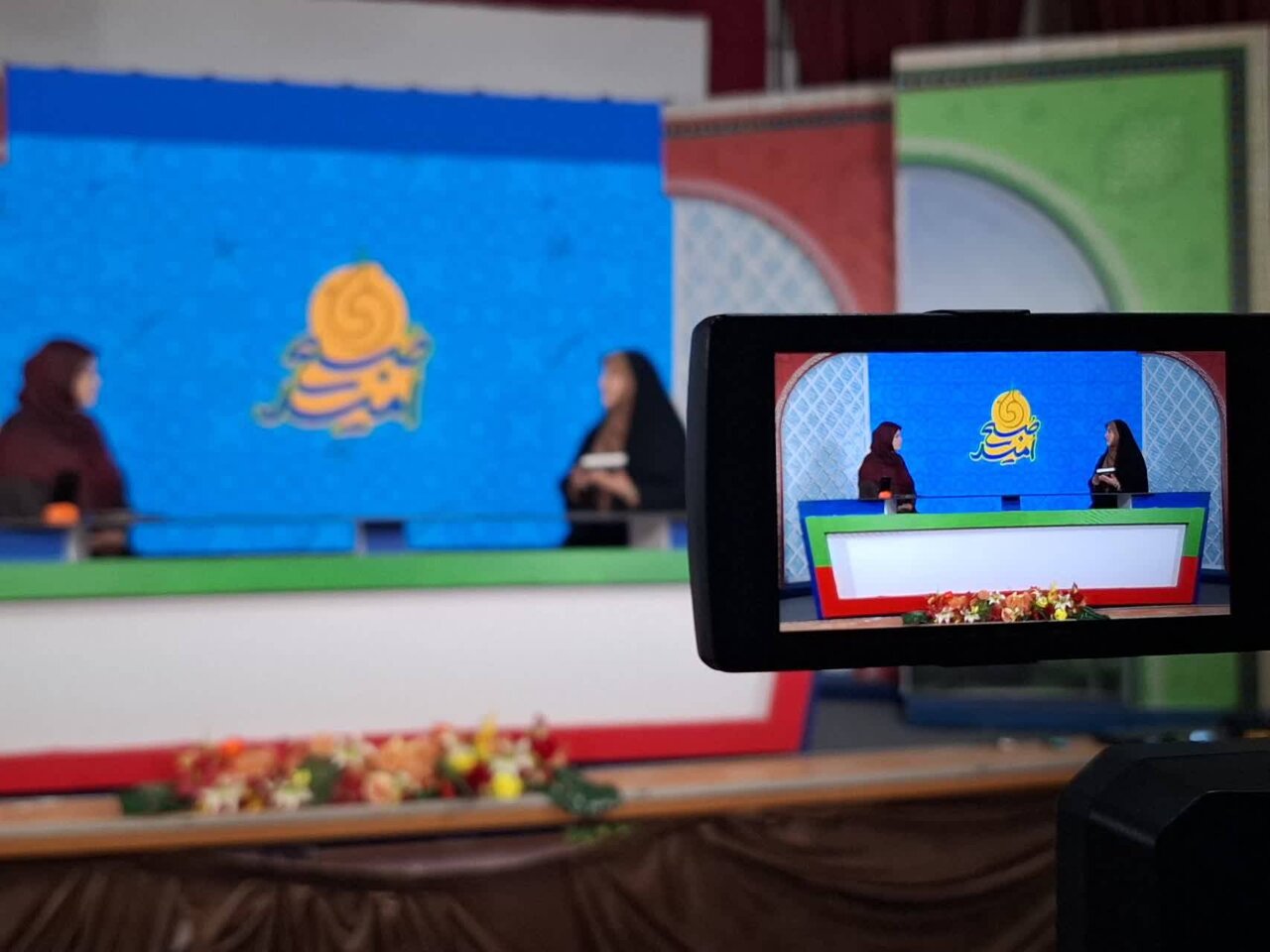 «استودیو کتاب» به قاب شبکه لرستان آمد / «شنبهها با کتاب» در برنامه تلویزیونی صبح امید