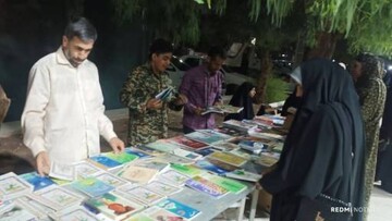برپایی غرفه کتاب دفاع مقدس با شعار «روایت اقتدار ایران» به همت اداره کتابخانه های عمومی ریگان