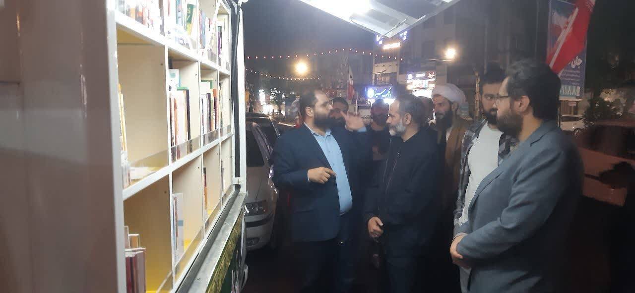 بازدیدِ نماینده مردم کرج در مجلس شورای اسلامی از کتابخانه سیار مستقر در میدان شهدا