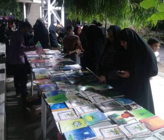 برپایی غرفه کتاب دفاع مقدس با شعار «روایت اقتدار ایران» به همت اداره کتابخانه های عمومی ریگان