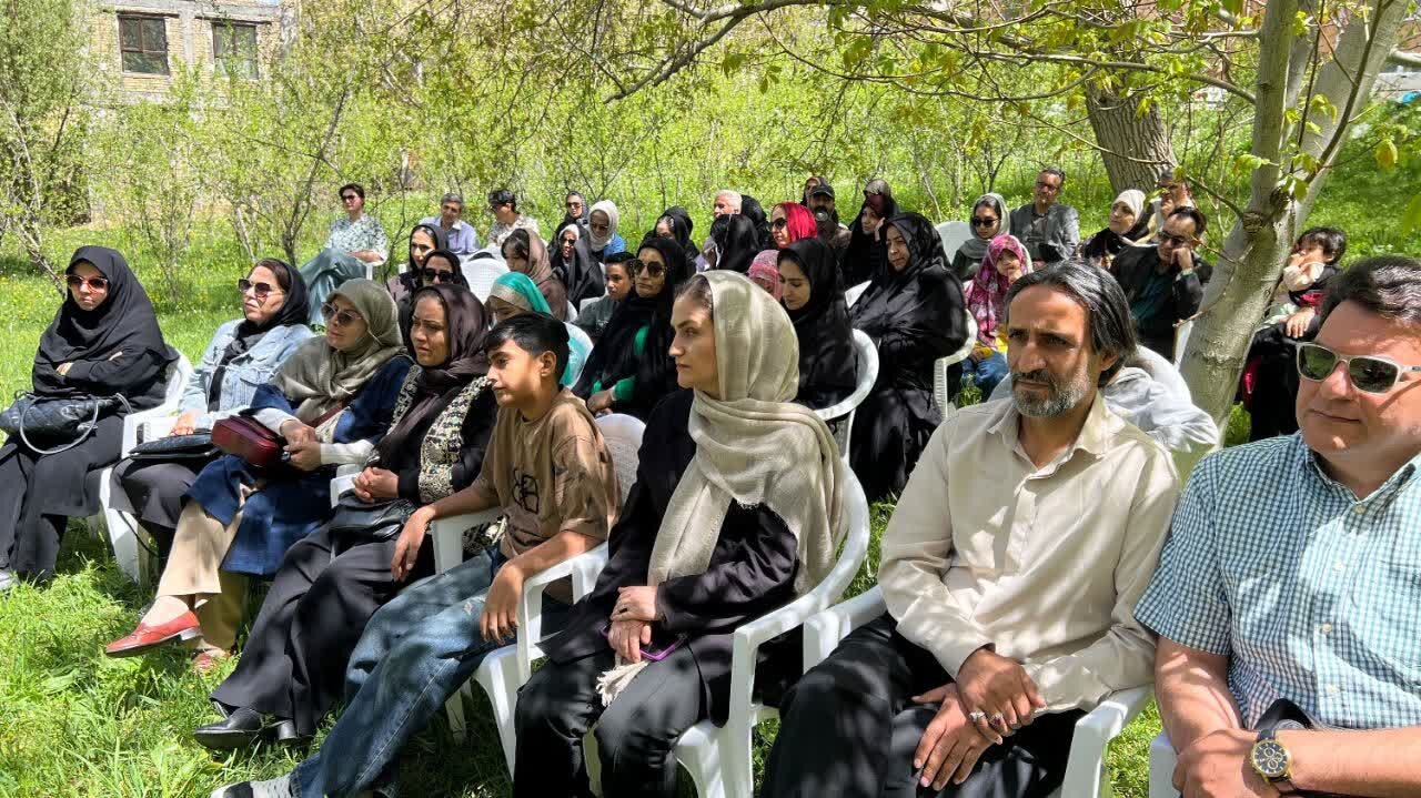 رونمایی از کتاب «شیوه‌ی شهرآشوبی» در روستای حیدره قاضی خان بهار