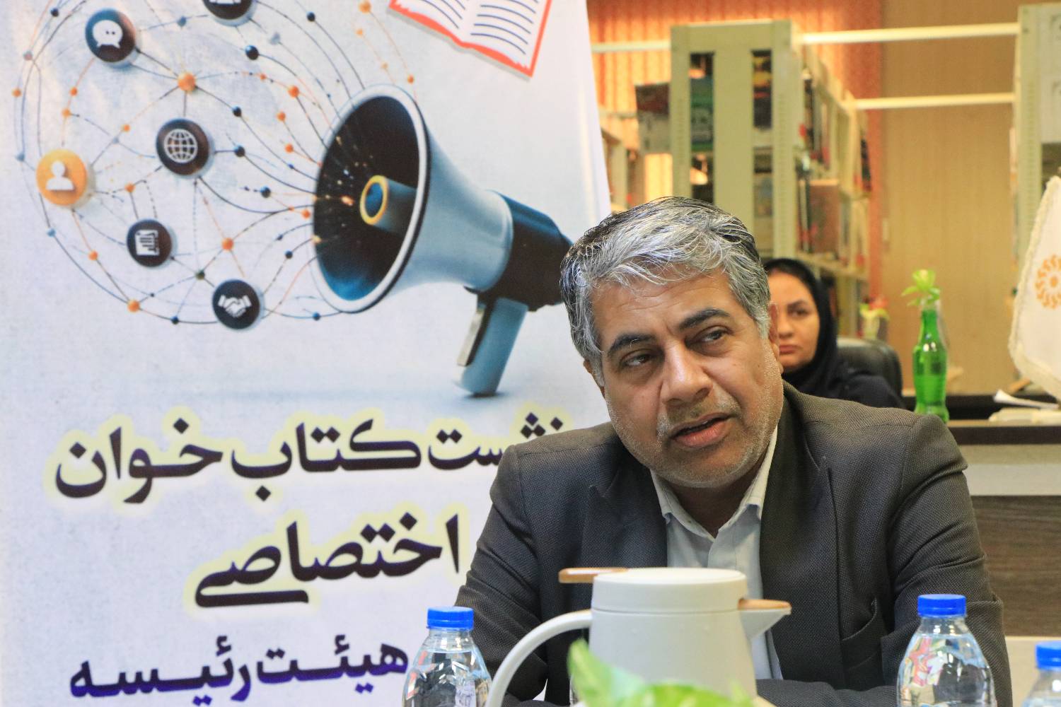 نشست کتابخوان اختصاصی با حضور اعضای هیئت رئیسه روابط عمومی استان هرمزگان