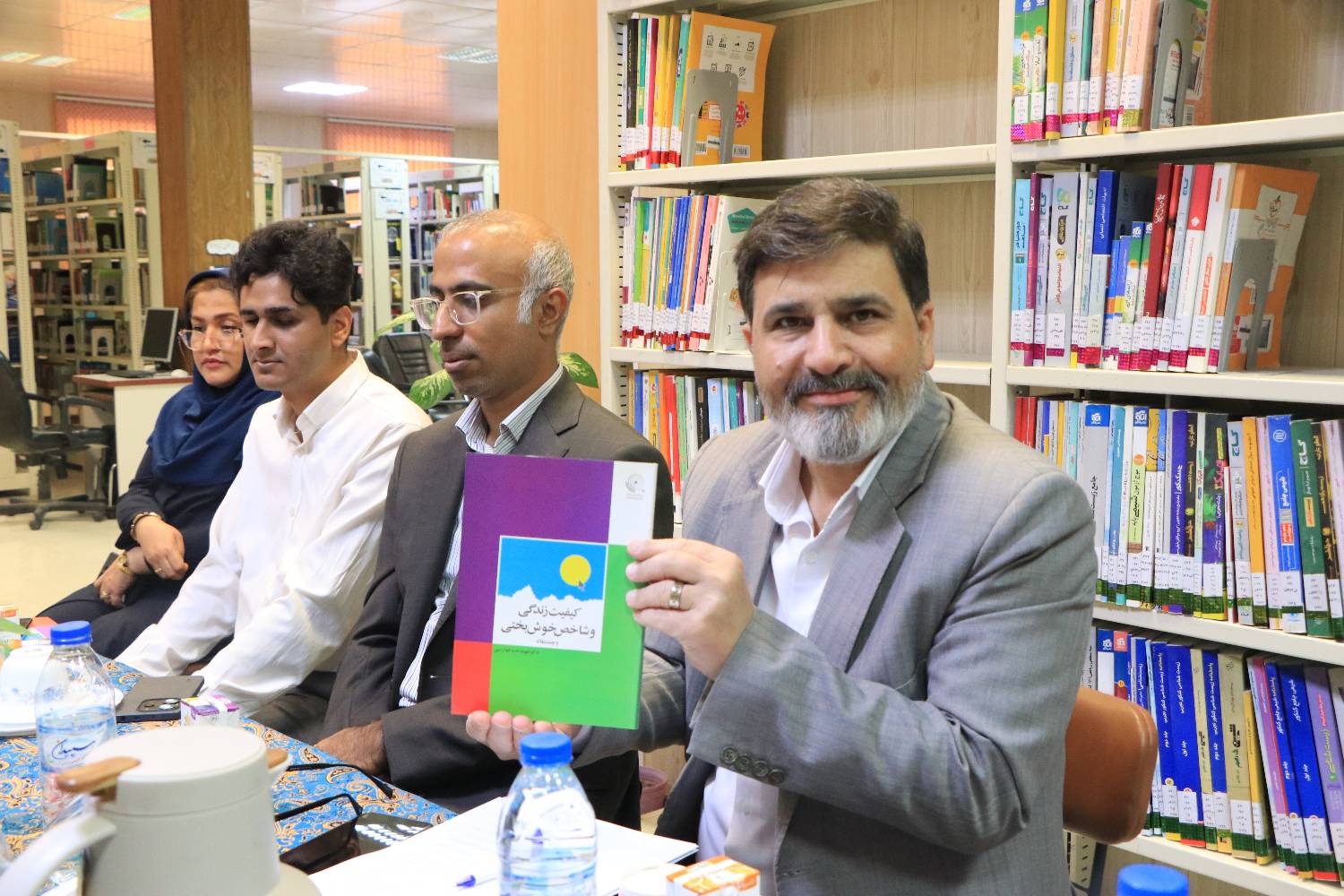 نشست کتابخوان اختصاصی با حضور اعضای هیئت رئیسه روابط عمومی استان هرمزگان