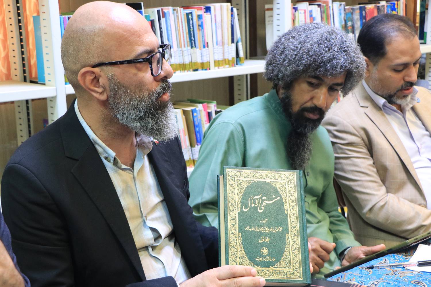 نشست کتابخوان اختصاصی با حضور اعضای هیئت رئیسه روابط عمومی استان هرمزگان