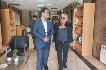 بخشدار خاوران از کتابخانه پروین اعتصامی شهرستان ری